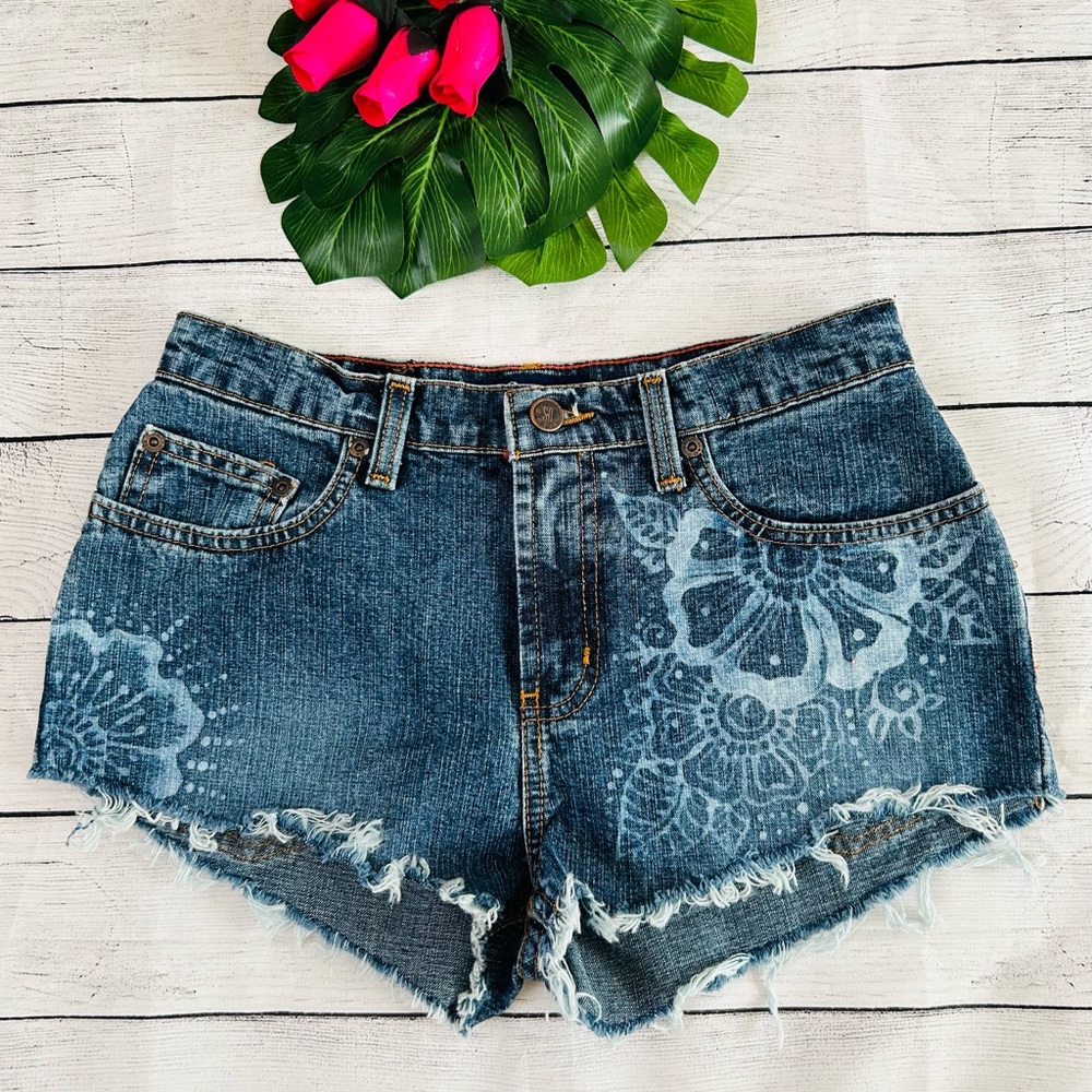 SO Women’s Upcycled Hand Bleached Floral Boho Cut Off Fringe Denim Shorts